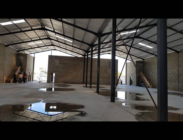 1,107M² FACTORY TO LET IN SAXENBURG PARK 2